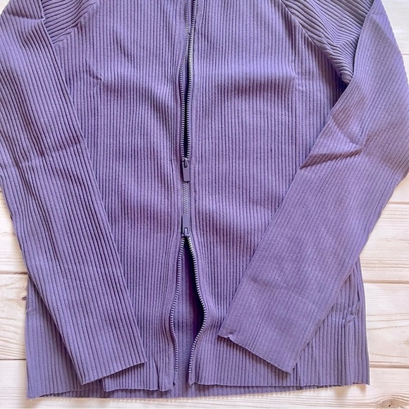 H & M Ribbed Full Zip Double Zipper Fitted Top.  Women’s Size Medium.  NWT - Picture 2 of 6